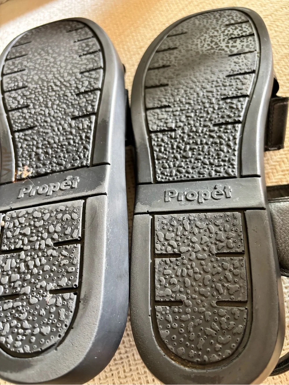 Propét Comfort Walking Shoe Sandals Black Adjustable Cross Strap Size 10